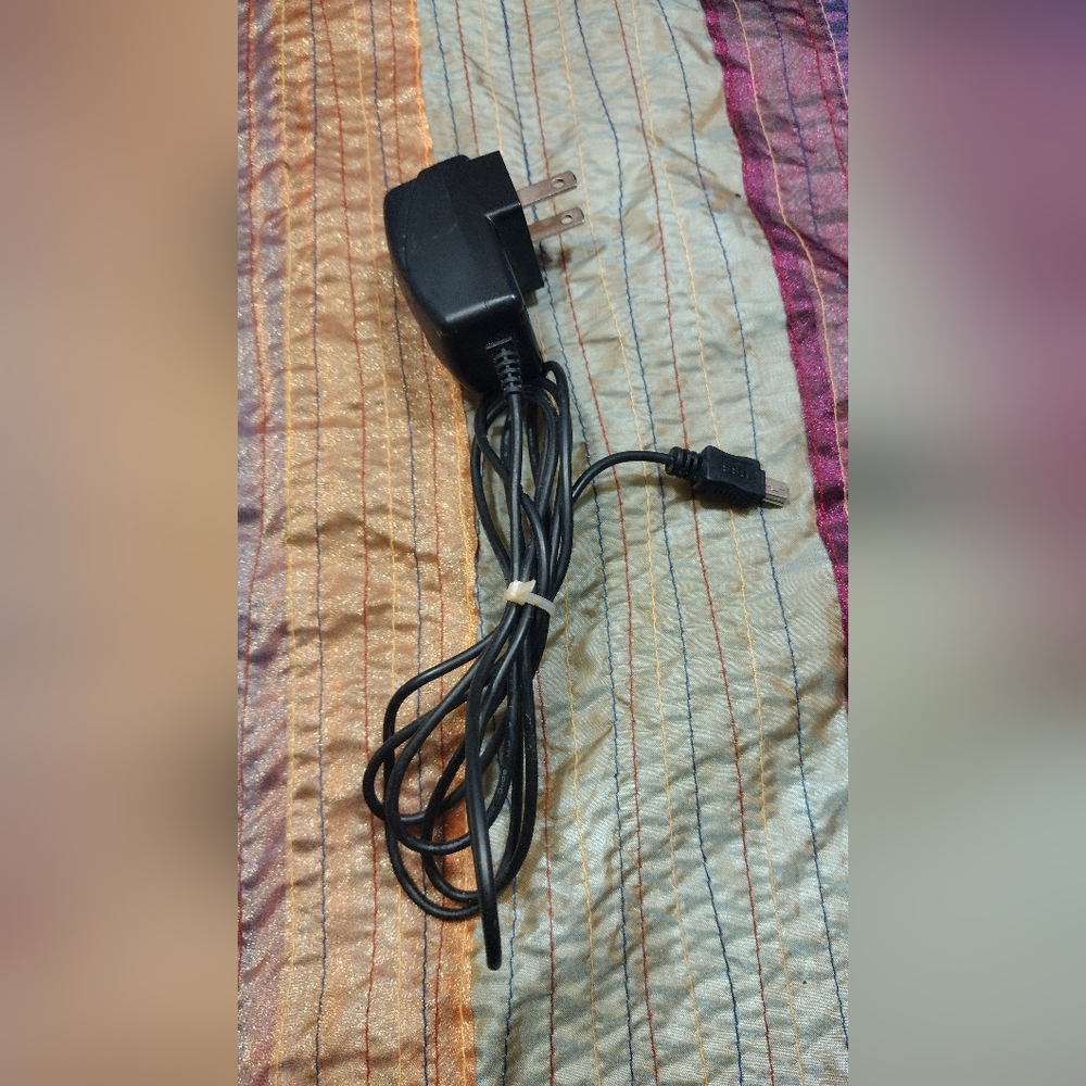 PJ AC/DC Adapter Model P005WA0510. ( OUTPUT 5V )
